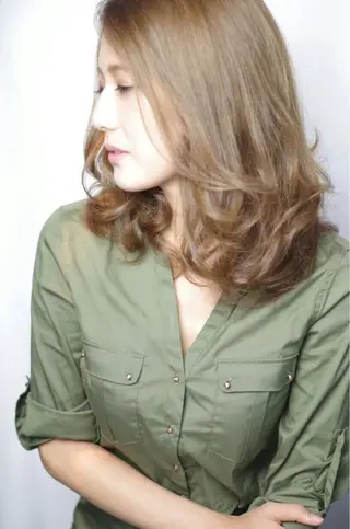 ミディアム カラー SAKURA所属・鹿取 三紗子のヘアスタイル