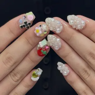 ネイル Sarina ⋆⭒˚のネイルデザイン