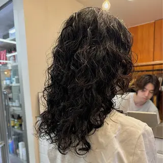 セミロング パーマ 🌐サトウ リョウ🌐のヘアスタイル