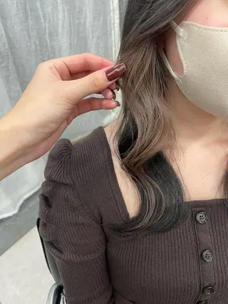 ロング カラー NNN(スリーエヌ)所属・yuina 【NNN】のヘアスタイル