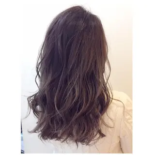 ミディアム セミロング TOMOYAレイヤー ブリーチ縮毛矯正のヘアスタイル