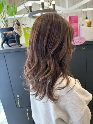 ロング カラー 細沼 葵のヘアスタイル