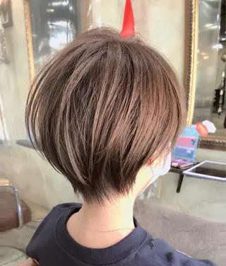 ショート カラー ネイル マツエク・マツパ 髪質改善✨ハツメイ オグ✂️のヘアスタイル