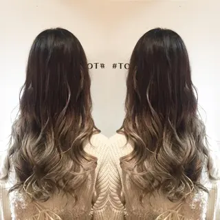 ロング カラー ホワイト&レイヤーカ ットエクステ長畠俊輔のヘアスタイル