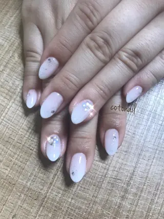 ミディアム ネイル ツメトマツゲ .のネイルデザイン