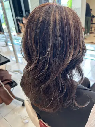 ロング カラー 海外カラー白髪ぼかし ティファニーサユリのヘアスタイル