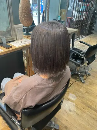 ミディアム ルネ所属・切りっぱなしボブ グレージュ/福田梢のヘアスタイル