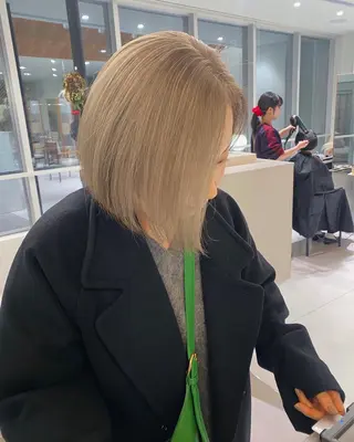 ショート カラー 高発色ブリーチ/ ハイレイヤー🪽aiのヘアスタイル