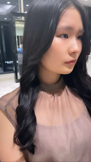 ロング パーマ コテ巻きパーマ 藤野佑成のヘアスタイル