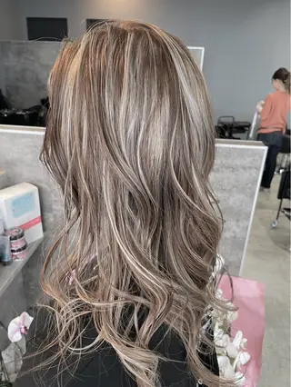 カラー ✂︎GLITTER ✂︎東ヶ崎　湧✂︎のヘアスタイル