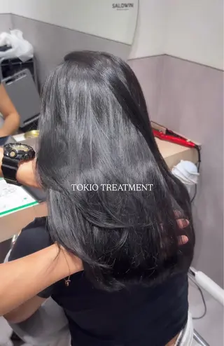 セミロング カラー SALOWIN 新宿三丁目EAST所属・レイヤーカット 新宿✂️髪質改善のヘアスタイル
