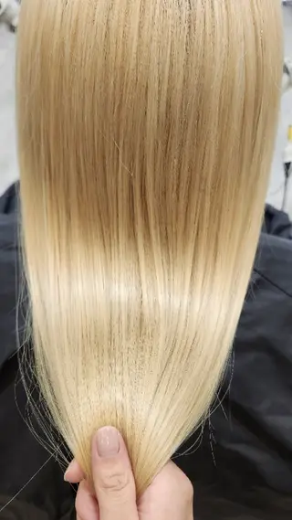 ブリーチ 艶カラー🪄莉南のヘアスタイル