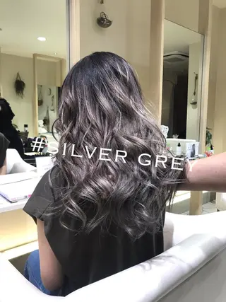 ロング カラー CYAN.矢場町店所属・三代 ゆりあのヘアスタイル