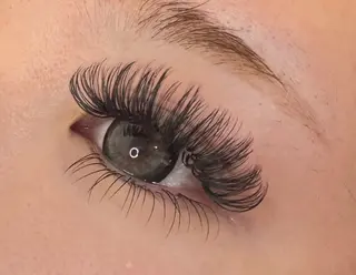 マツエク・マツパ シェアサロン ルレイル心斎橋店所属・シェアサロンルレイル 朱羅のマツエク・マツパデザイン