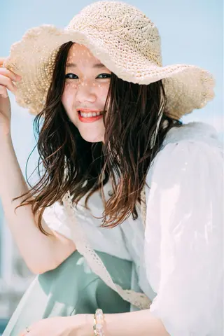 セミロング GLANZ 帆乃香のヘアスタイル