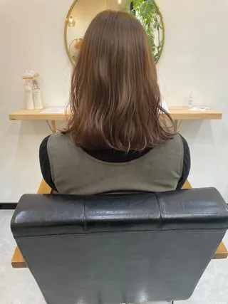 ミディアム カラー CARICIA 白木 由里加のヘアスタイル