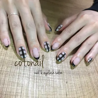 ミディアム ネイル ツメトマツゲ .のネイルデザイン