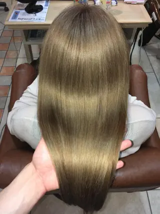 ロング 前平 友慈のヘアスタイル