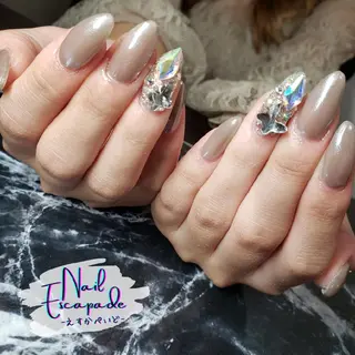 ミディアム ネイル クロキ 。のネイルデザイン