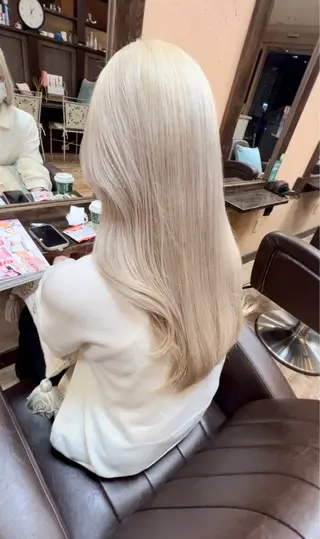 ロング カラー ブリーチ🩵レイヤー Maho🐻‍❄️のヘアスタイル