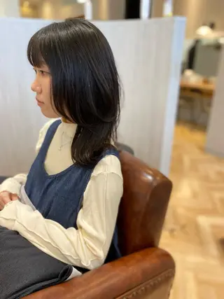 ミディアム 齋藤 優のヘアスタイル