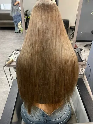 ロング sherry【シェリー】所属・miho 大国町 柔らかいハイトーンのヘアスタイル