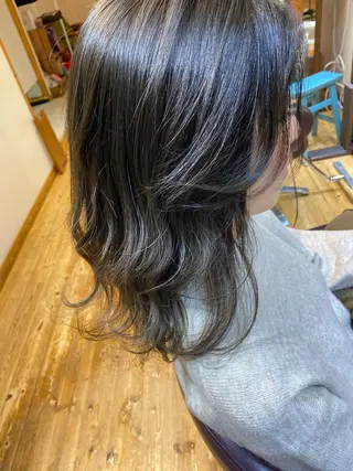 セミロング カラー 本田 静莉奈のヘアスタイル
