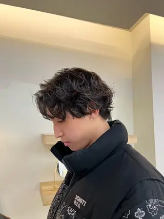 ミディアム メンズパーマ 岩成健志郎のヘアスタイル