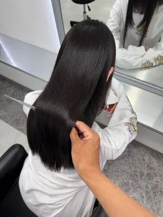 セミロング L.O.G SHINSAIBASHI（ログ心斎橋）所属・髪質改善✨L.O.G 中村祥雄のヘアスタイル