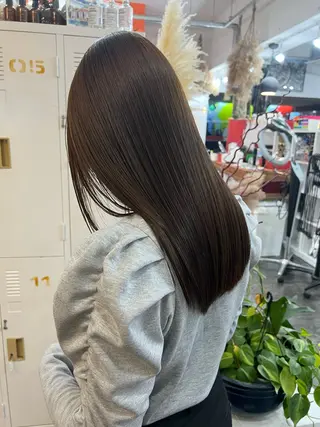 セミロング カラー LOMARLIE JURIAのヘアスタイル
