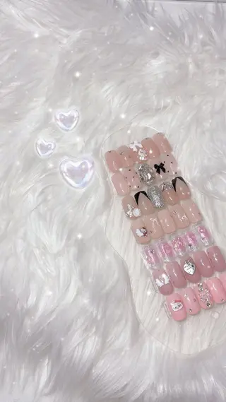 ネイル 𝓇𝒶𝓃𝒶𝓃 𝓃𝒶𝒾𝓁のネイルデザイン