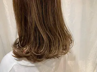ミディアム 伊藤 康乃のヘアスタイル