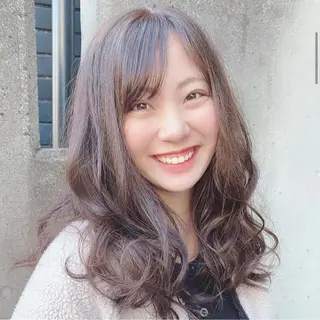 セミロング Gaudi / ガウディのヘアスタイル