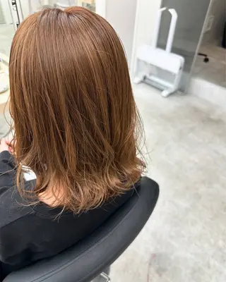ミディアム カラー KUWAO MOEのヘアスタイル