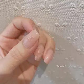 ネイル 𝘙𝘪𝘰𝘯𝘢 ...🕯🤍のネイルデザイン