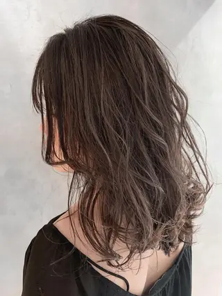 ミディアム ANDO HIKARIのヘアスタイル