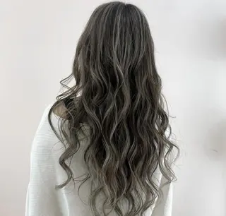 ロング アダチ コウスケのヘアスタイル