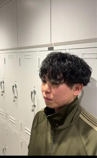 ショート パーマ メンズ fifthパーマ透明 感カラー✨齊藤晋壱朗のヘアスタイル