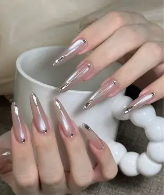 ネイル Queen NAIL SALON所属・林 かねいのネイルデザイン