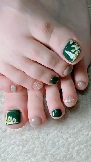 ネイル haleyume所属・shino🌟 痛ネイルのネイルデザイン