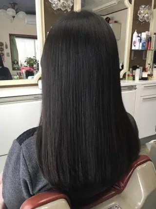 ロング ストウ ナナエのヘアスタイル