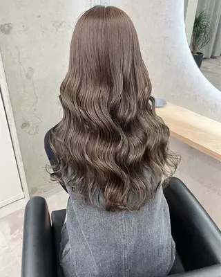 ロング 🩷Yui🩷 大人可愛い艶カラーのヘアスタイル