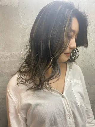 ミディアム Krass Kobe所属・鈴木 ルナのヘアスタイル