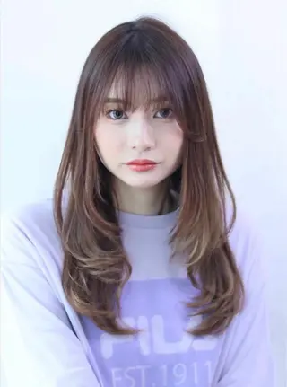 セミロング ORO　飯田 早稀のヘアスタイル
