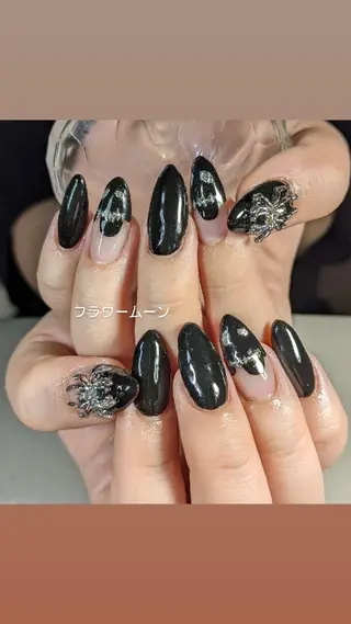 ネイル フラワー ムーンのネイルデザイン