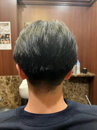 ミディアム メンズ ヒロ銀座バーバーショップ丸の内所属・秋山 琳太のヘアスタイル