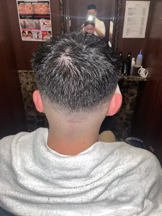 ショート メンズ 海老原 コウのヘアスタイル