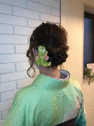 ヘアアレンジ 艶カラー🩵💛 NANAのヘアスタイル