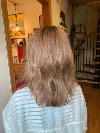 セミロング 青山 airaのヘアスタイル