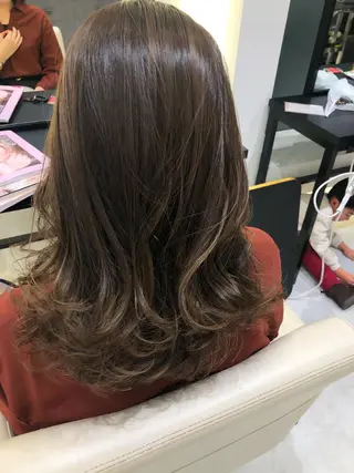 ロング カラー 河井 史織のヘアスタイル